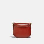 C0749B4SAR-Bolsa-Beat-Saddle-Coach-Vermelho-Variacao2