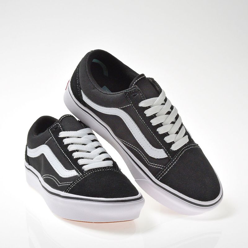 VN0A3WMAVNE-Tenis-Vans-Comfycush-Old-Skool-Classic-Black-True-White-Variacao4