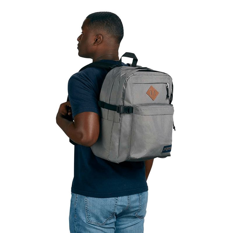 4QUL7H6-MOCHILA-JANSPORT-MAIN-CAMPUS-GRAPHITE-GREY-VARIACAO5