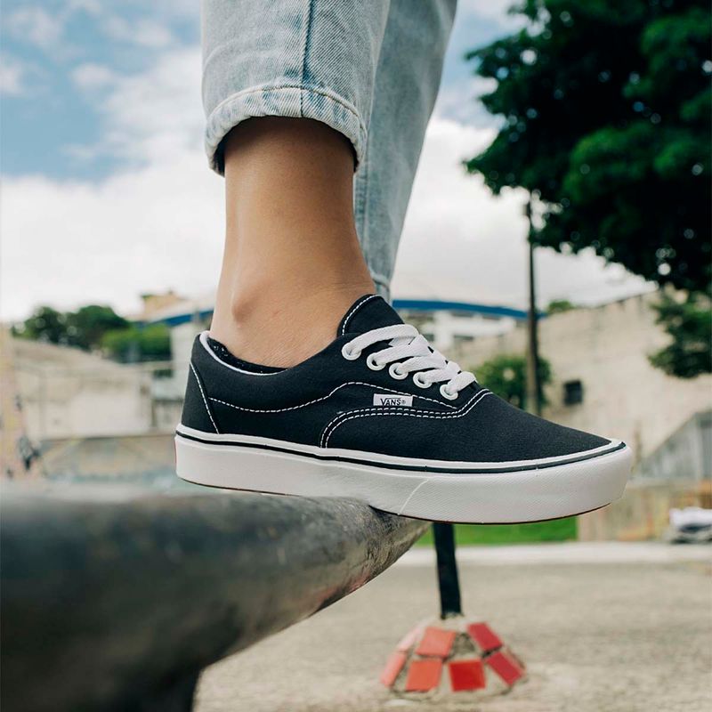 Vans classic hotsell u authentic preto