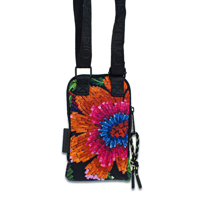 71011446-Bolsa-Farm-Arpoador-Florescer-Black-variacao2