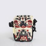 A-Bolsa-Farm-Fervo-Tapete-Floral-Preto-78312332-VARIACAO2