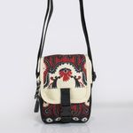 A-Bolsa-Farm-Fervo-Tapete-Floral-Preto-78312332-VARIACAO5