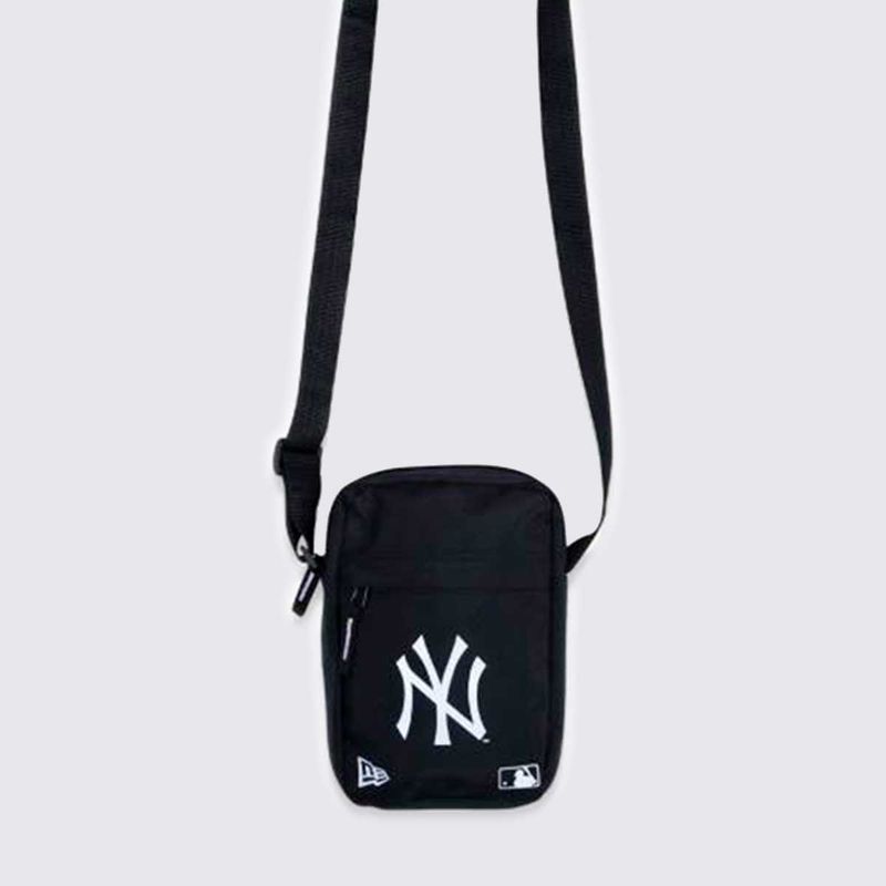 MBP19BAG006-Mini-Bolsa-Transversal-New-Era-MLB-New-York-Yankees-Preta-03