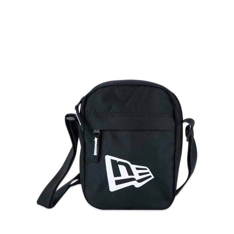 NEP22BAG001C-Mini-Bolsa-Transversal-New-Era-Logo-Preta-01