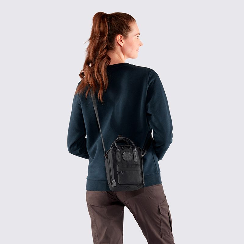 F23799550-Bolsa-Fjallraven-KANKEN-NO.2-BLACK-SLING-Preto12