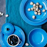 Prato-Raso-Le-Creuset-Azul-Caribe-Variacao4