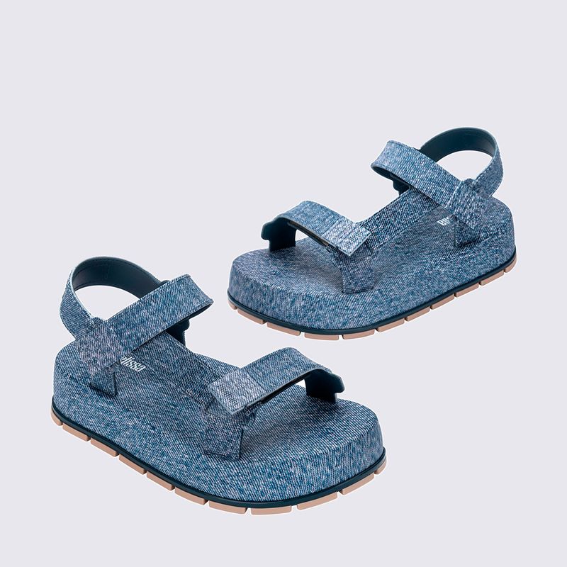 Cor-BG676-MELISSA-FLOWING-PLATFORM-DENIM-AD-Variacao-5