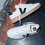 XD0203640-Tenis-Veja-V-12-Leather-White-Black-Dune-Variacao6