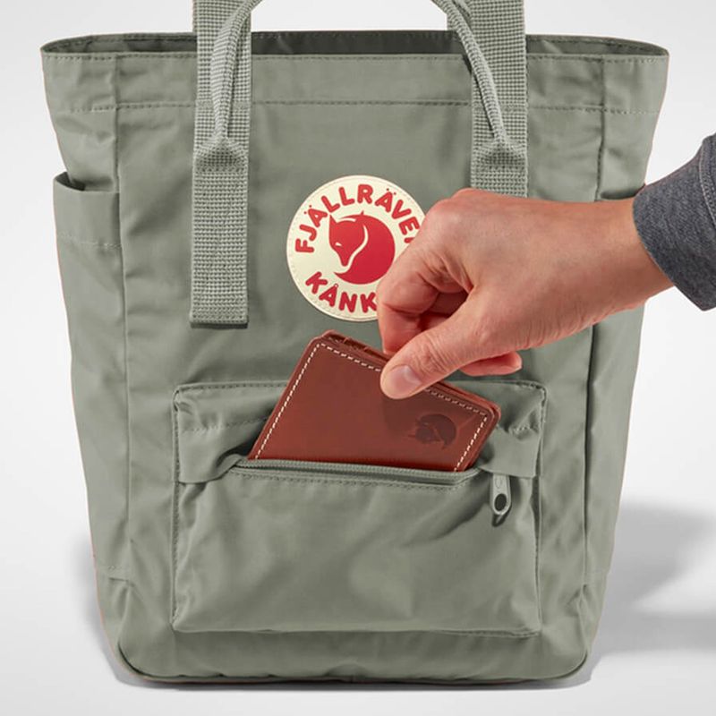 F23711021-Bolsa-Fjallraven-Kånken-Totepack-Mini-Cinza-Varaicao6