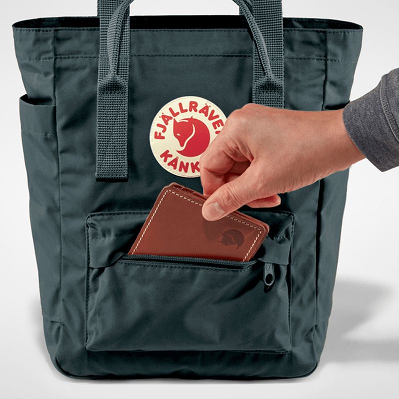 F23711031-Bolsa-Fjallraven-Kånken-Totepack-Mini-Cinza-Variacao6