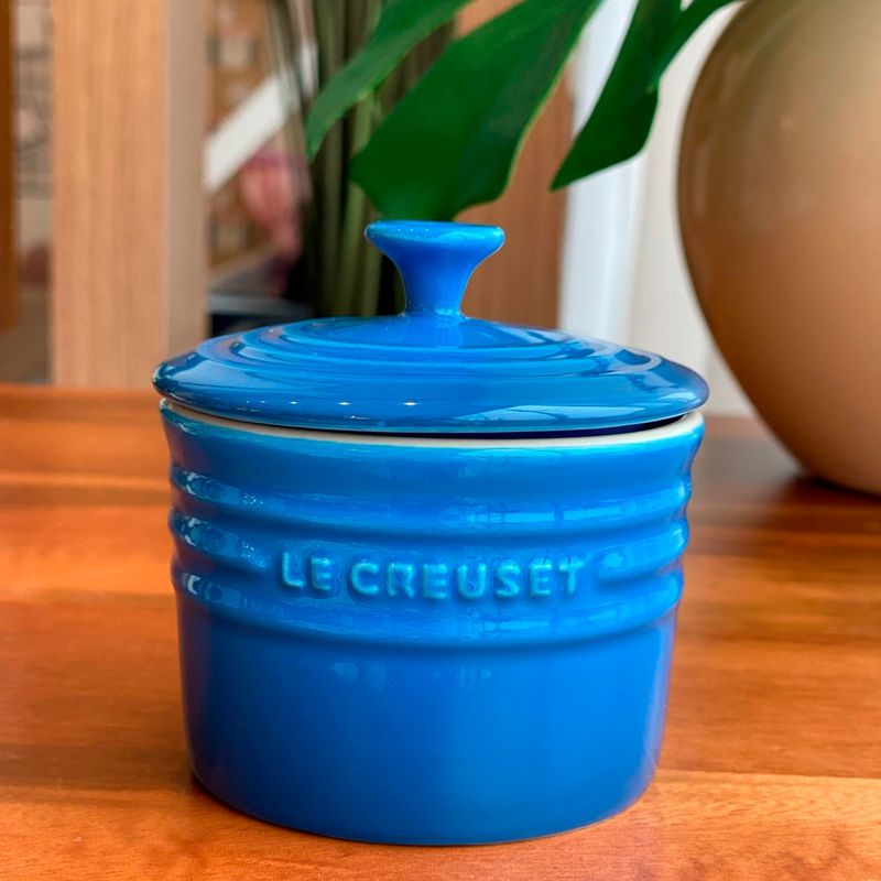 91011499310000-Porta-Condimento-Le-Creuset-Azul-Marseille-800-ML-Variacao2.jpg