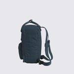 F23561031-Mochila-Fjallraven-Kanken-Mini-Graphite-Variacao3.jpg