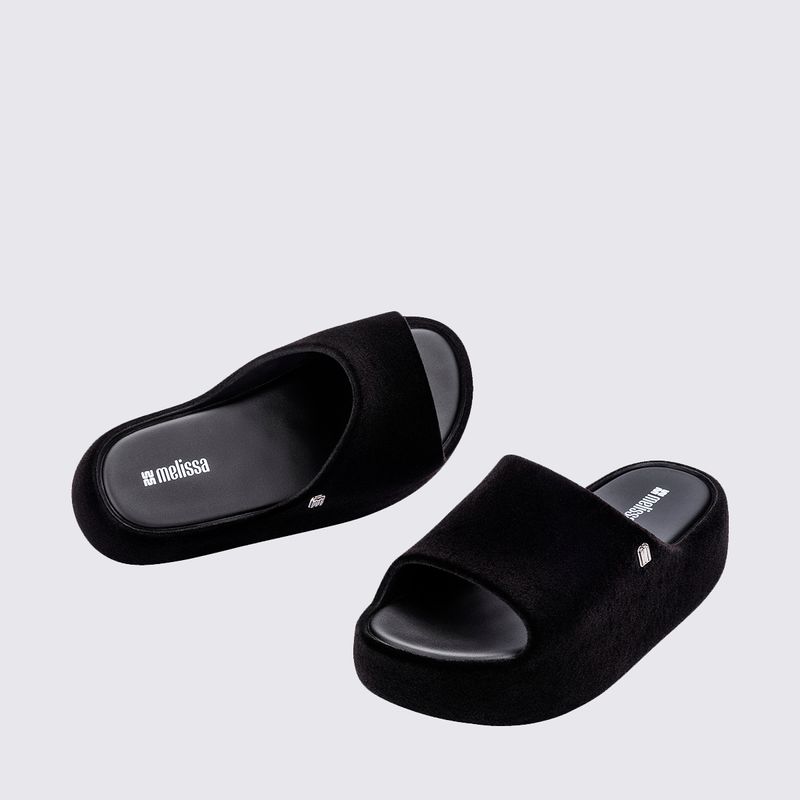 37846---MELISSA-FREE-PLATFORM-SLIDE-VELVET-AD-Cor-BN587---PRETO-FLOCADO-variacao-04.jpg