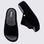 37846---MELISSA-FREE-PLATFORM-SLIDE-VELVET-AD-Cor-BN587---PRETO-FLOCADO-variacao-05.jpg