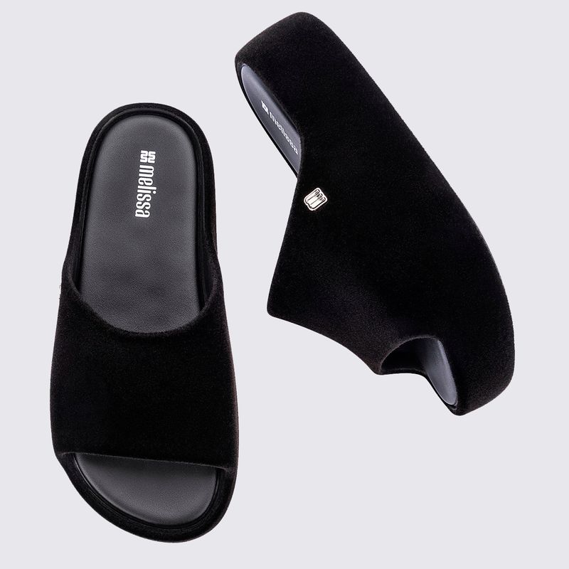 37846---MELISSA-FREE-PLATFORM-SLIDE-VELVET-AD-Cor-BN587---PRETO-FLOCADO-variacao-05.jpg