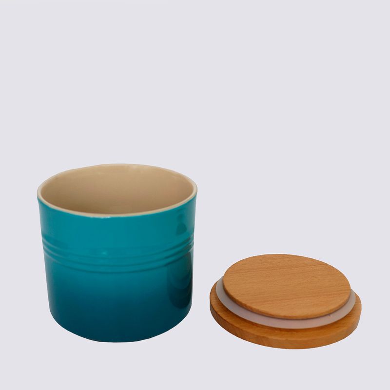 91044403490000-Pote-com-Tampa-de-Madeira-Le-Creuset-Azul-Caribe-1,1-L-variacao03.jpg