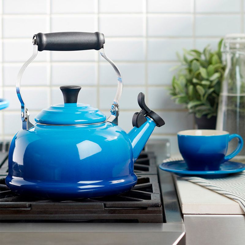 40104022200000-Chaleira-Tradicional-Le-Creuset-Azure-1,6-L-variacao3.jpg