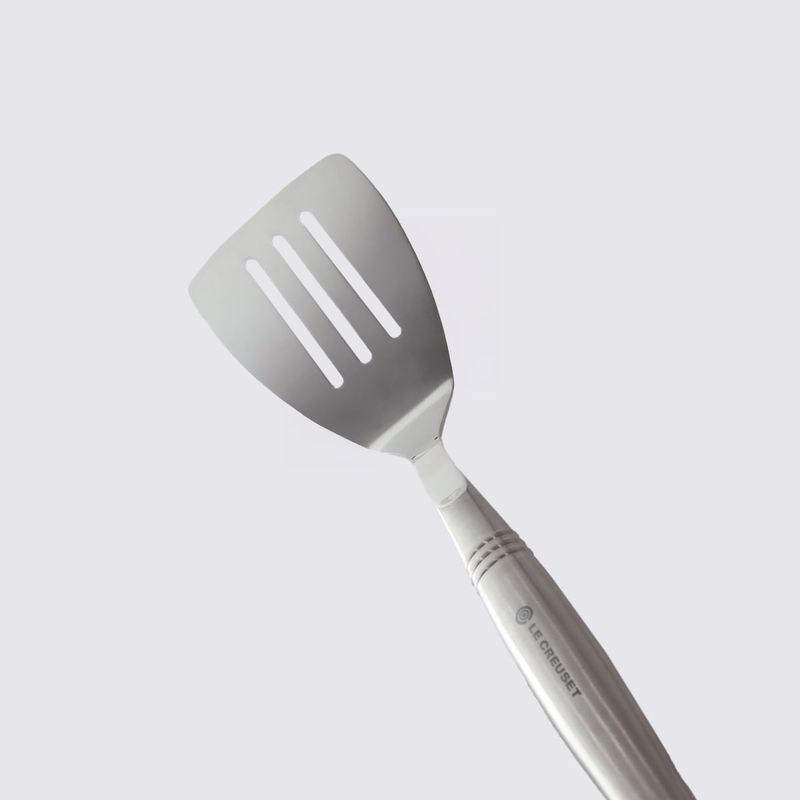 41001000010000-Espatula-Vazada-Le-Creuset-Revolution-Aco-Inox-variacao3.jpg