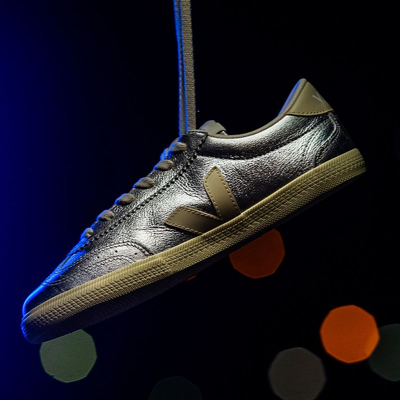 VO2020749A-Tenis-Veja-Volley-Leather-Silver-Pierre-variacao5