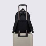 I486962Q-Mochila-Kipling-Delia-M-Preto-variacao7