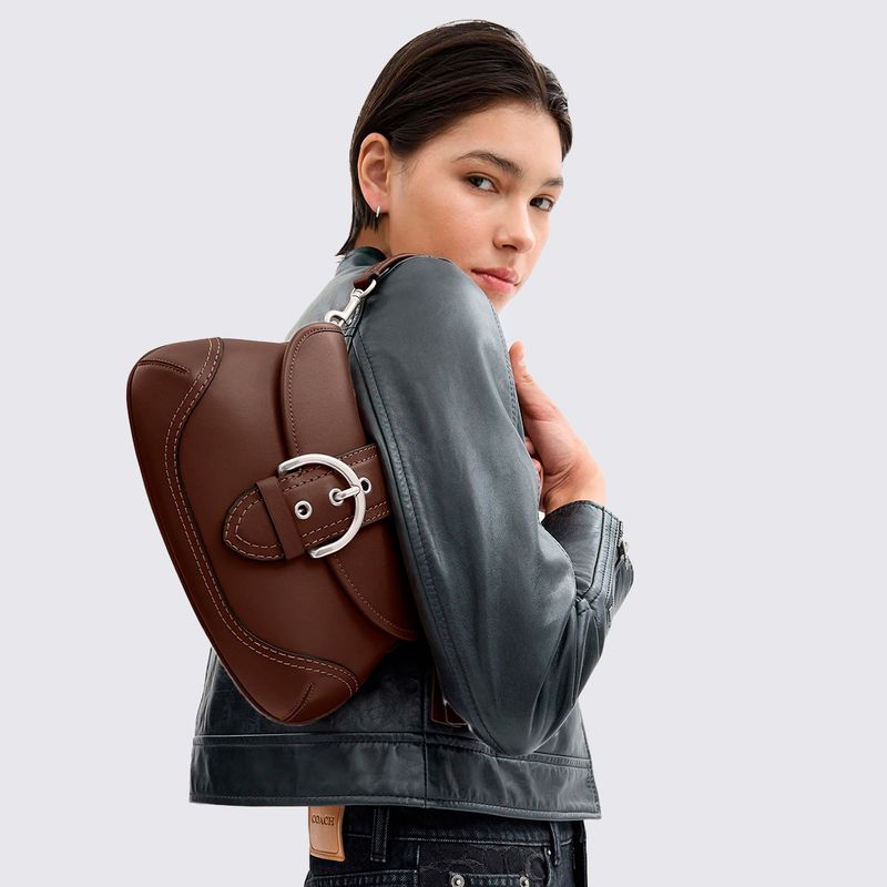 CR699LHMPL-Bolsa-Coach-Soho-em-Couro-Regenerativo-Marrom-Escuro-variacao5