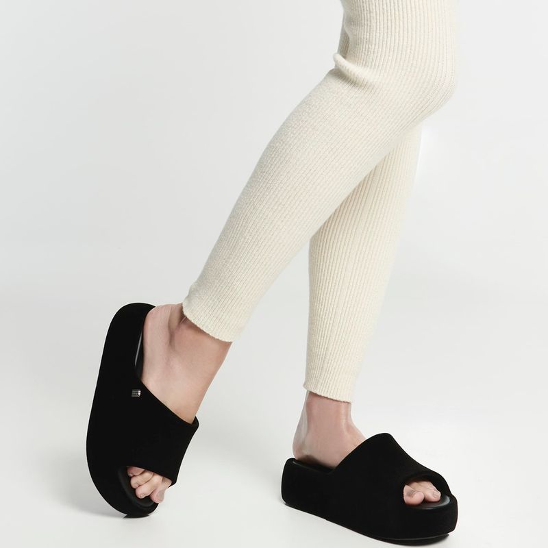 37846---MELISSA-FREE-PLATFORM-SLIDE-VELVET-AD-Cor-BN587---PRETO-FLOCADO-variacao-06