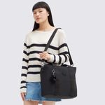 I7807P39-Bolsa-Kipling-Minta-L-Preto-variacao-06