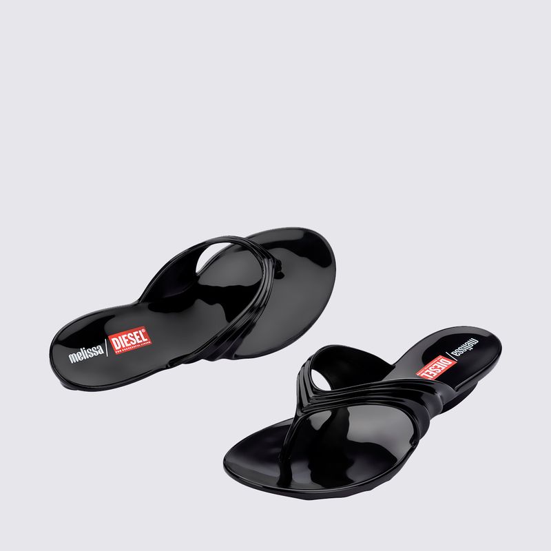 36151---MELISSA-QUANTUM-THONG---DIESEL-AD-BP733---PRETO-variacao-04