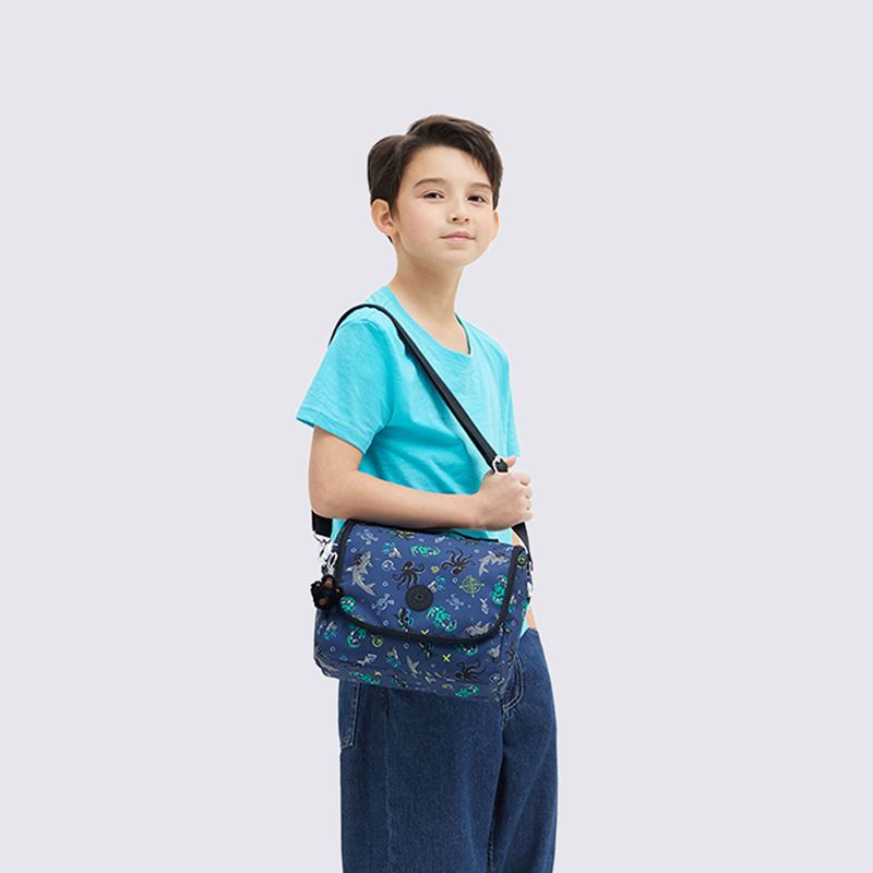 I574973L-Lancheira-Kipling-New-Kichirou-Estampado_versao-8